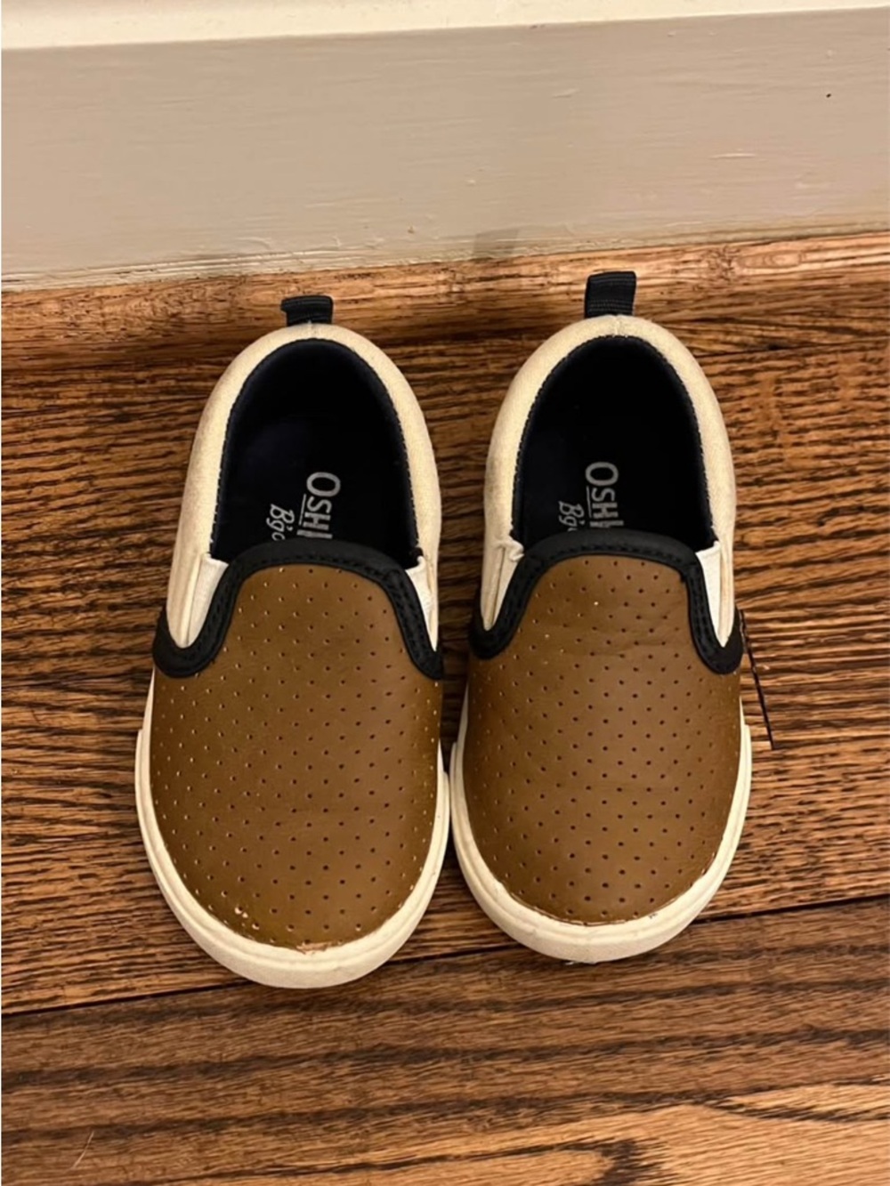 OshKosh B'gosh Toddlers Brown and White Slip-On Sneakers